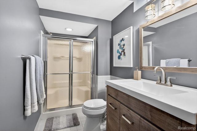 38005 River Bend, Farmington Hills, MI 48335