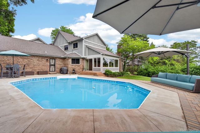 38005 River Bend, Farmington Hills, MI 48335