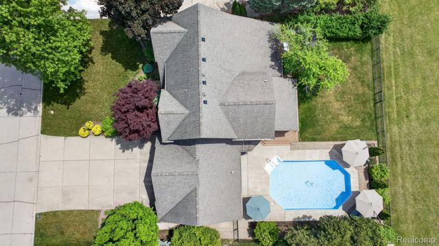 38005 River Bend, Farmington Hills, MI 48335