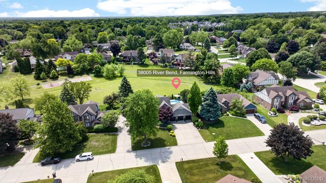 38005 River Bend, Farmington Hills, MI 48335