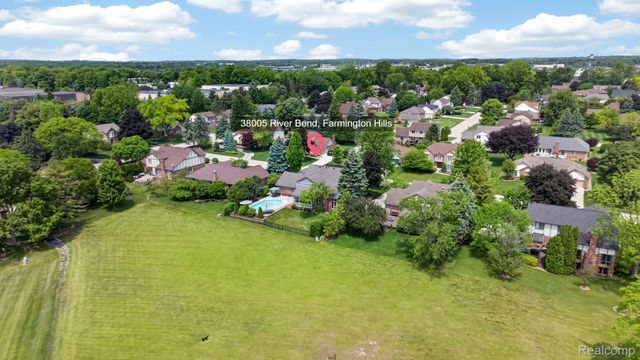 38005 River Bend, Farmington Hills, MI 48335