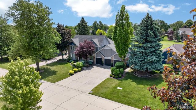 38005 River Bend, Farmington Hills, MI 48335
