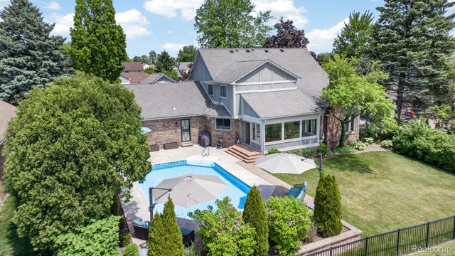 38005 River Bend, Farmington Hills, MI 48335