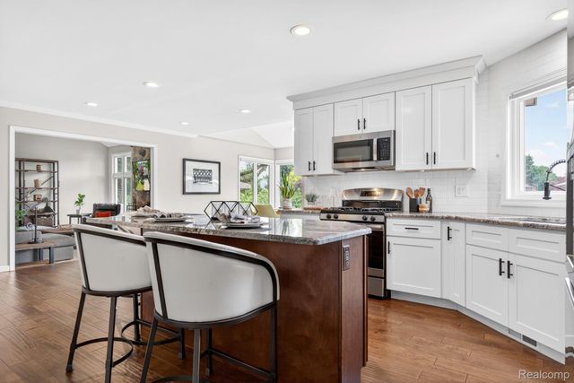 38005 River Bend, Farmington Hills, MI 48335