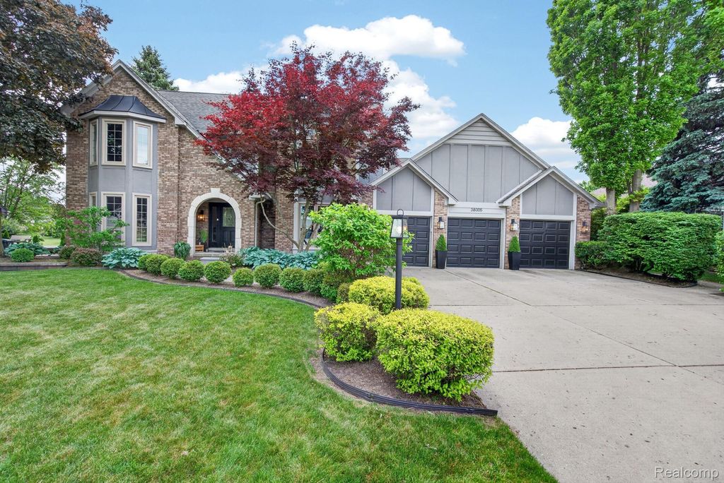 38005 River Bend, Farmington Hills, MI 48335