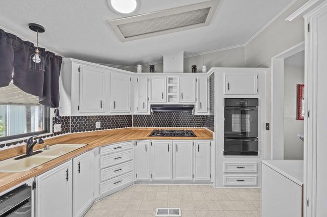 9161 Santa Fe Avenue E 20, Hesperia, CA 92345