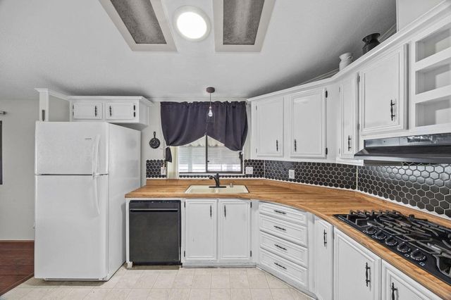 9161 Santa Fe Avenue E 20, Hesperia, CA 92345