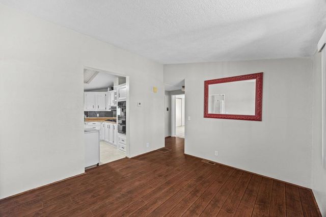 9161 Santa Fe Avenue E 20, Hesperia, CA 92345