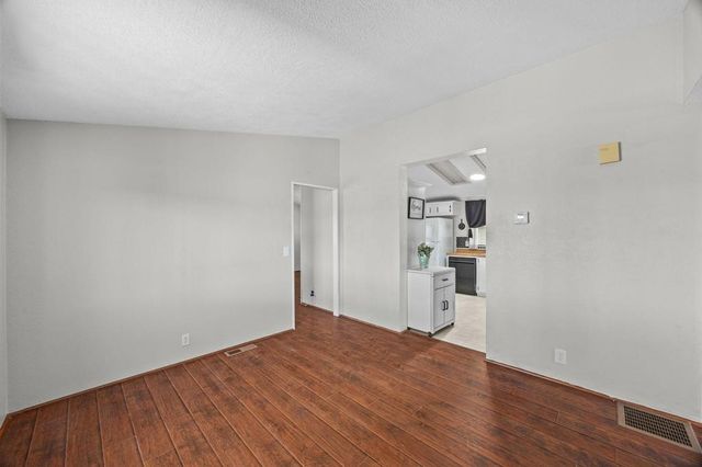 9161 Santa Fe Avenue E 20, Hesperia, CA 92345