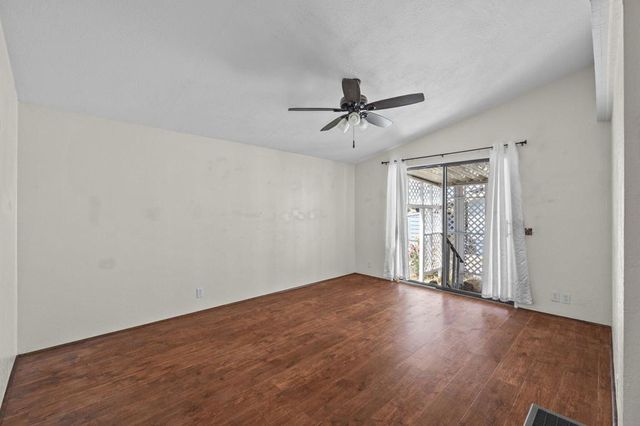 9161 Santa Fe Avenue E 20, Hesperia, CA 92345