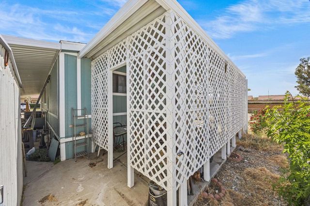 9161 Santa Fe Avenue E 20, Hesperia, CA 92345