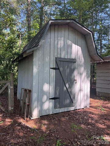 1135 Iron Circle, Morganton, NC 28655