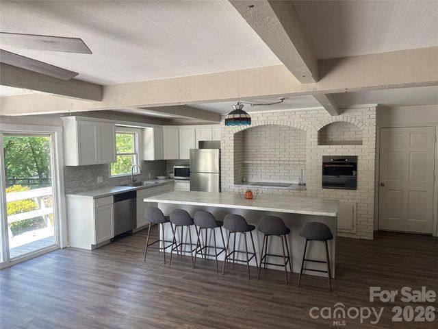 1135 Iron Circle, Morganton, NC 28655