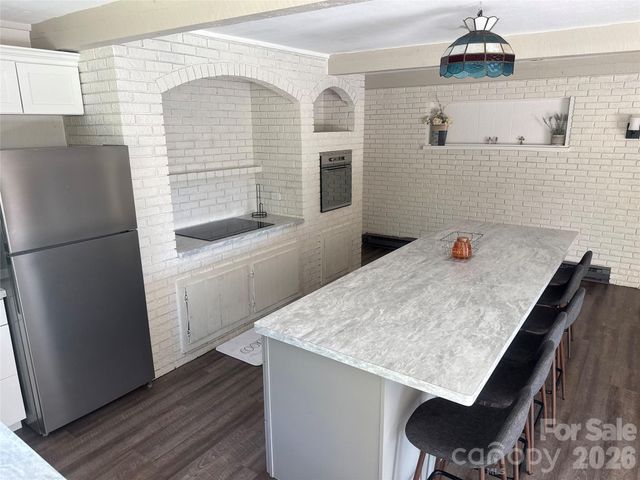 1135 Iron Circle, Morganton, NC 28655