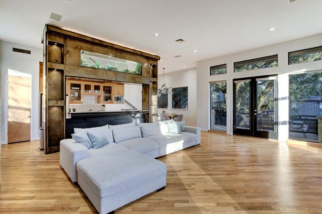 5002 Milam, Houston, TX 77006