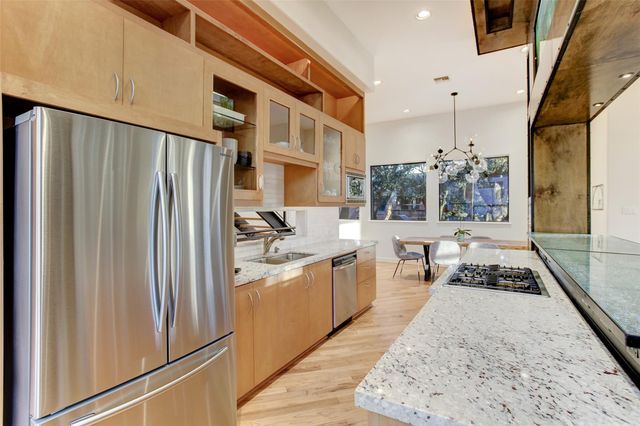 5002 Milam, Houston, TX 77006