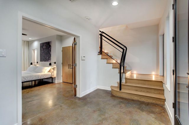 5002 Milam, Houston, TX 77006