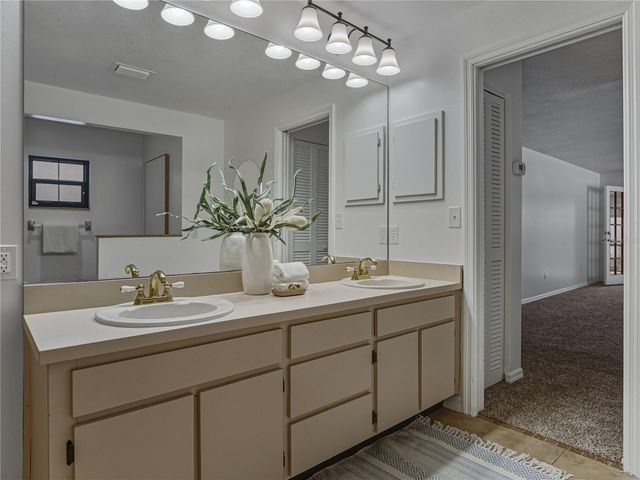 16404 ASHWOOD DRIVE, Tampa, FL 33624