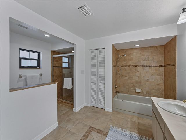 16404 ASHWOOD DRIVE, Tampa, FL 33624