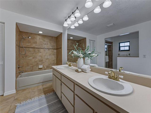 16404 ASHWOOD DRIVE, Tampa, FL 33624