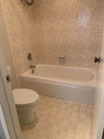 2508 Navarra Drive 424, Carlsbad, CA 92009