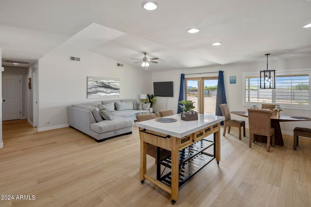 1505 E Cloud Road, Phoenix, AZ 85086