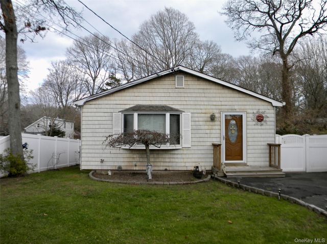 79 S Evergreen Drive, Selden, NY 11784