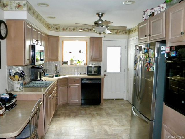 79 S Evergreen Drive, Selden, NY 11784