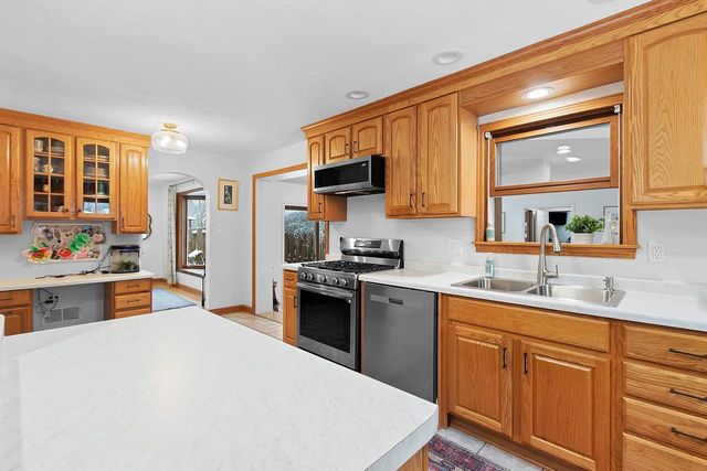 828 N WEBSTER AVENUE, De Pere, WI 54115