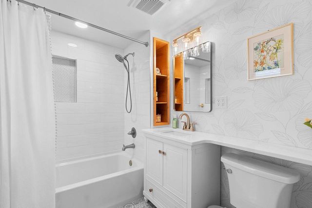 828 N WEBSTER AVENUE, De Pere, WI 54115