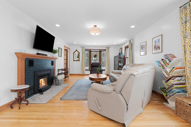 828 N WEBSTER AVENUE, De Pere, WI 54115