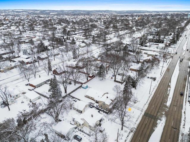 828 N WEBSTER AVENUE, De Pere, WI 54115