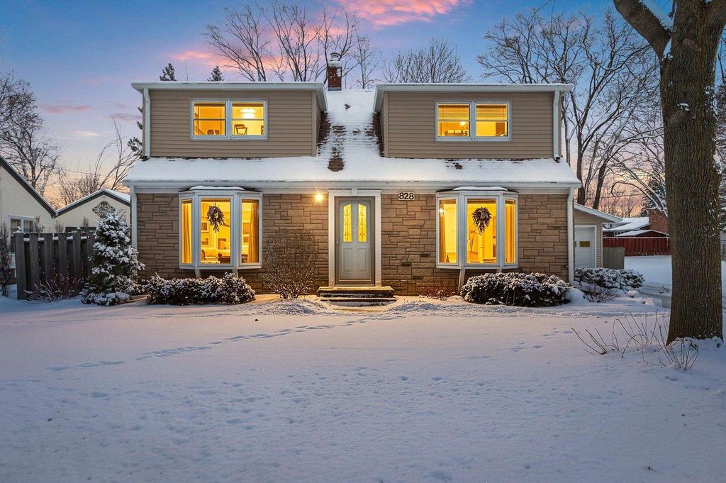 828 N WEBSTER AVENUE, De Pere, WI 54115