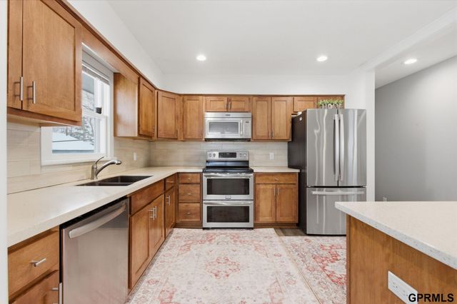 2916 S 137th Street, Omaha, NE 68144