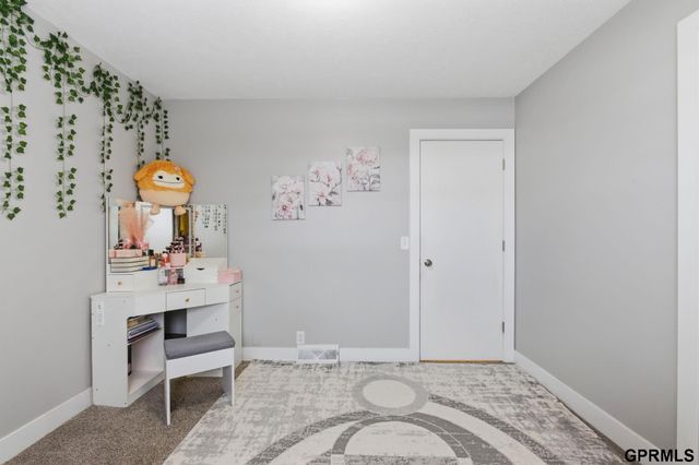 2916 S 137th Street, Omaha, NE 68144