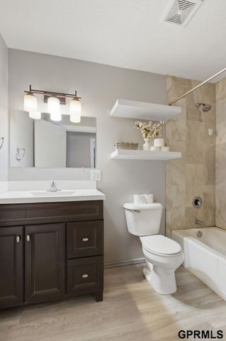 2916 S 137th Street, Omaha, NE 68144