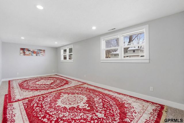 2916 S 137th Street, Omaha, NE 68144