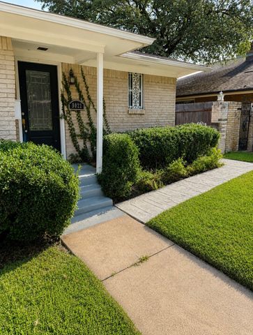 9022 Villa Park Circle, Dallas, TX 75225
