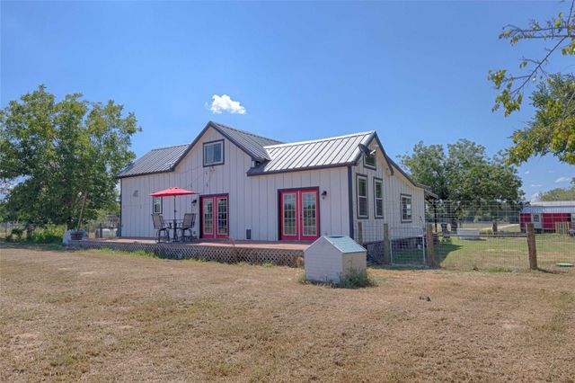 2666 County Road 247, Moulton, TX 77975