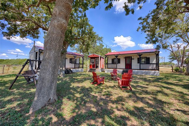 2666 County Road 247, Moulton, TX 77975