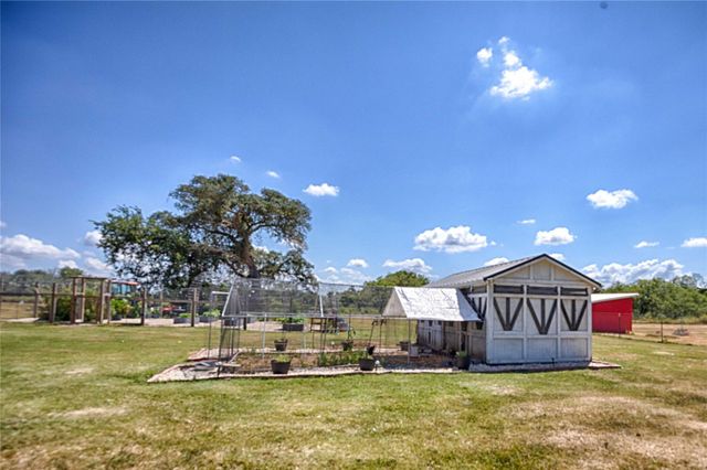 2666 County Road 247, Moulton, TX 77975