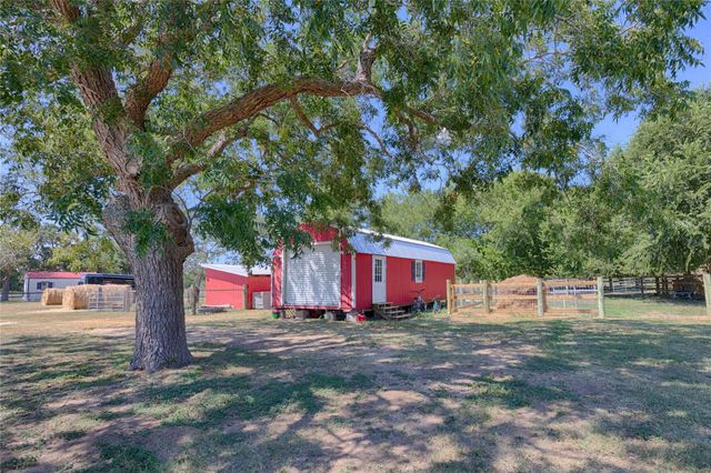 2666 County Road 247, Moulton, TX 77975