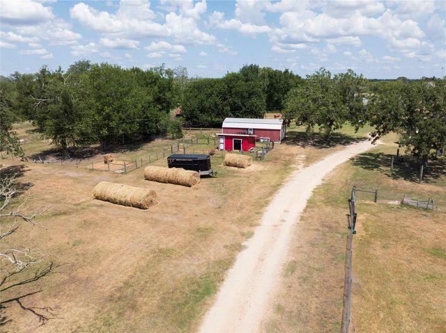2666 County Road 247, Moulton, TX 77975