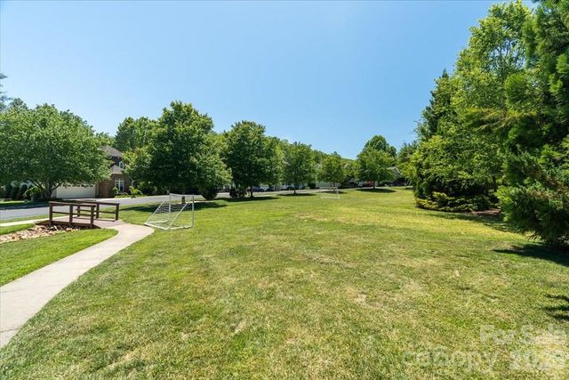 126 Carolina Bluebird Loop, Arden, NC 28704