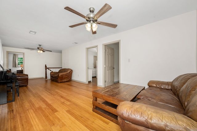 1555 Gassaway Main St, Liberty, TN 37095