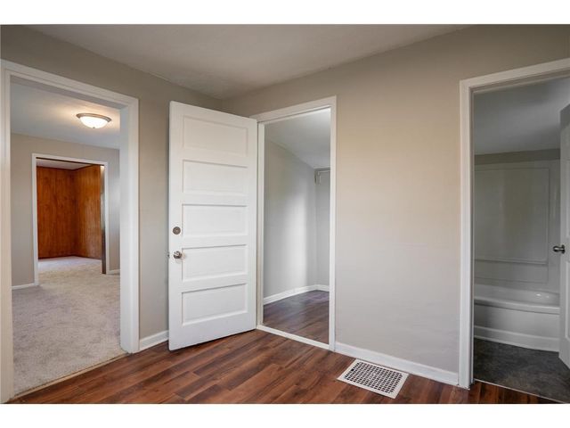 608 7th Ave S, Hopkins, MN 55343