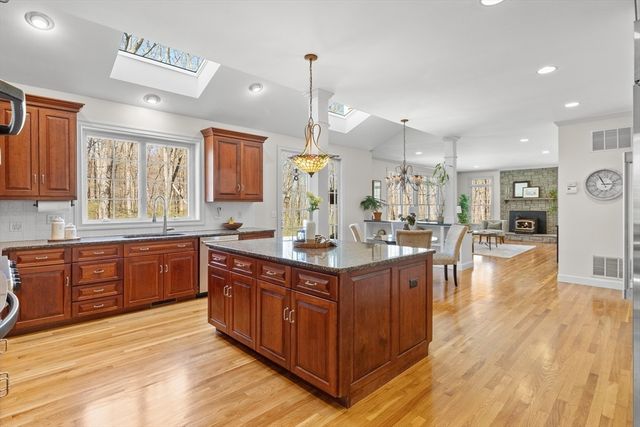 36 Morningside Dr, Topsfield, MA 01983