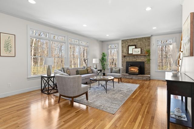 36 Morningside Dr, Topsfield, MA 01983