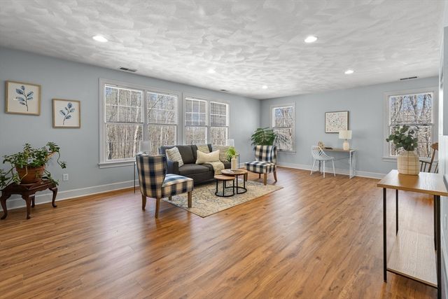 36 Morningside Dr, Topsfield, MA 01983