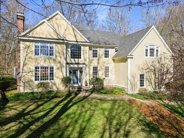 36 Morningside Dr, Topsfield, MA 01983